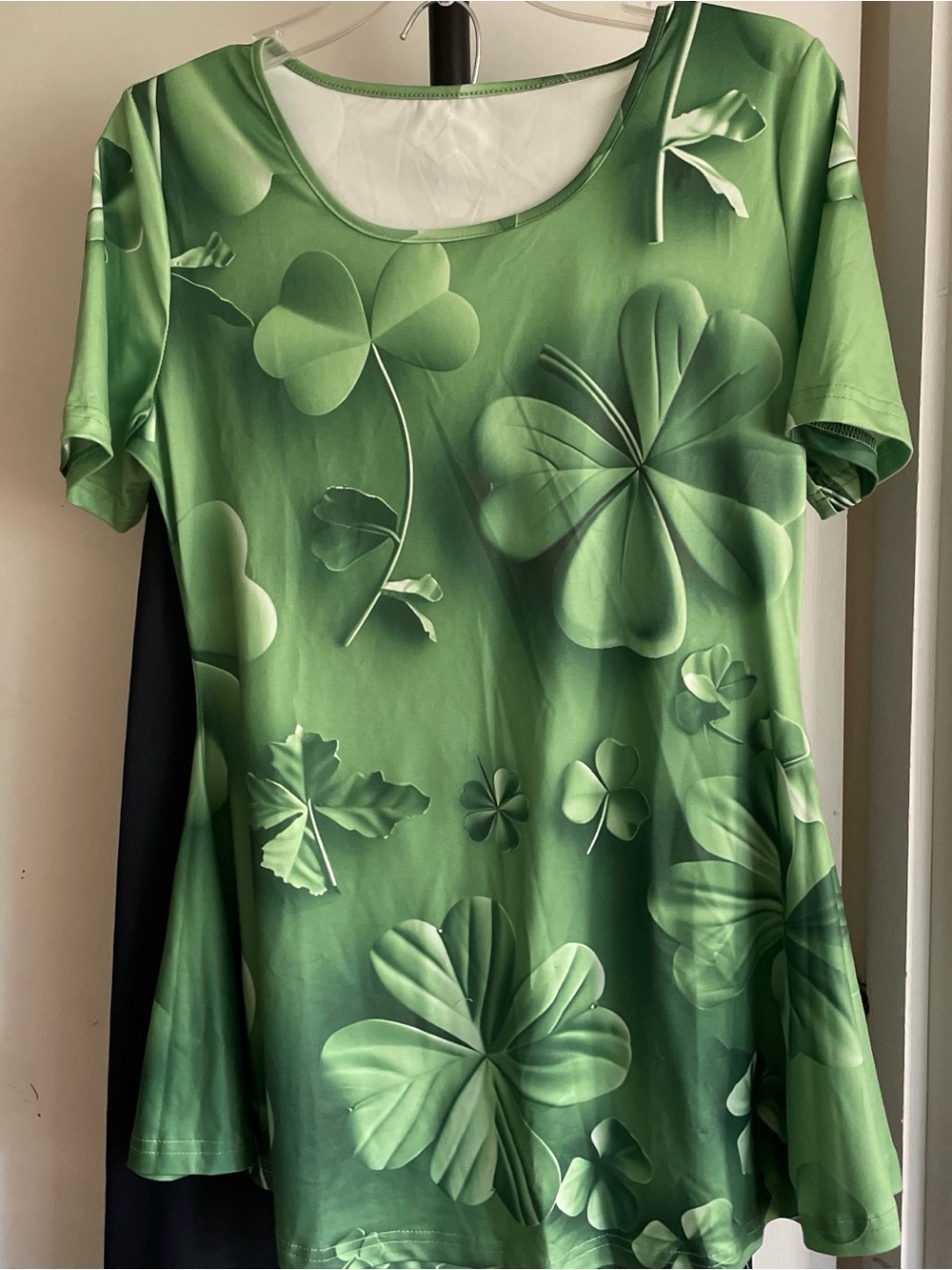 Women's Green Clover-Print Short Sleeve Tee